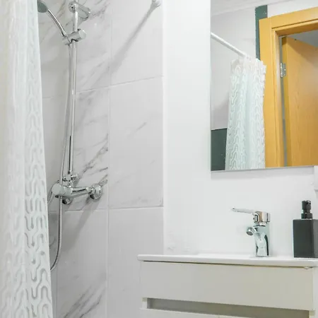 Growth House فندق مبيت وإفطار بورتو